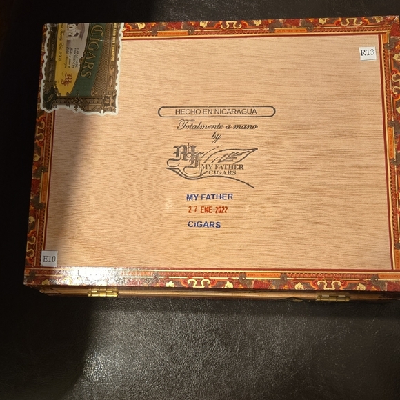 Decorative Wooden Cigar Box - Picture 4 of 10